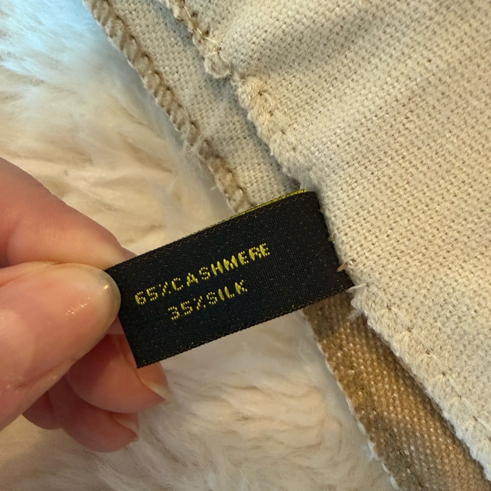 Louis Vuitton Beige and Pink Gradient Monogram Stole - Picture 8 of 9